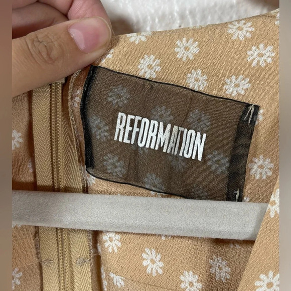 Reformation Floral Front Tie Flutter Sleeves Romper Women’s 2 Summer Spring - Picture 4 of 16